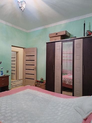 merdekan ev: MEHDİABAD nNurlan marketin yanı. İki sotda üç otaqlı remontlu, kolidor — 10