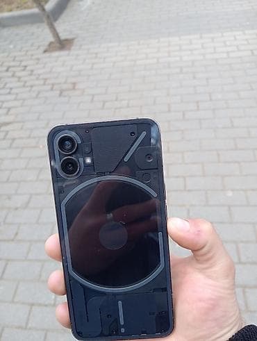 telfon samsuq: Nothing Phone 1 – şəffaf arxa dizayn və Glyph işıq zolaqları ilə — 2