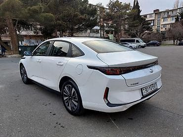 masin satilir: Elektrik sedan – ağ rəng, modern dizayn və tam LED işıqlar. Əsas — 7