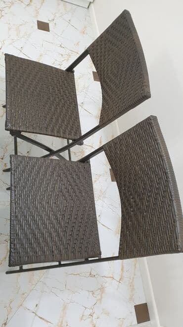 тап аз мебель бу: Bağ və balkon üçün kvadrat şüşə stol və həsir stullar. Yığılıb açılan — 3