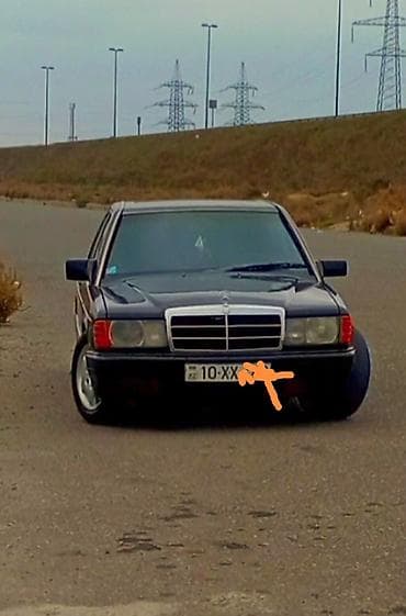 Mercedes-Benz 190 (W201) sedan - Kuzov: qara rəng, 4 qapı, klassik