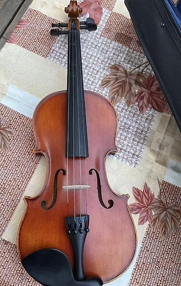 instrumentlər: 4/4 ölçülü skripka satılır. Şəkillərdə göründüyü kimi alət klassik — 3