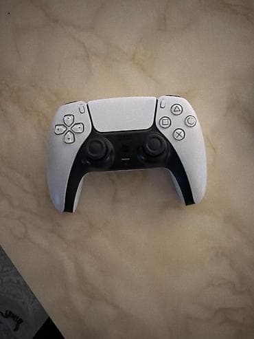 playstation 5 bakida: Qara dualsense 1 ay işledilib.Ağ dualsense 3 ay işledilib.Qara — 3