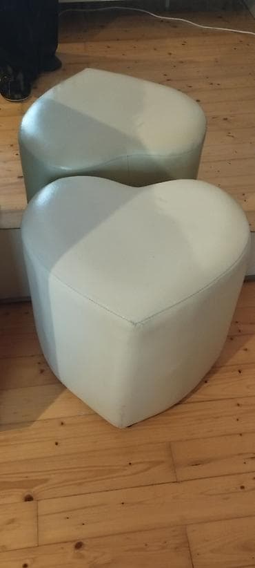 Ürəmvari puf/oturacaq - Forma: ürək şəklində - Material: yumşaq süni