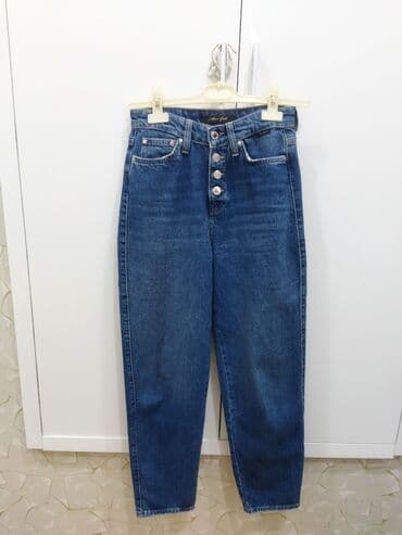 cins qadın jiletkaları: Qadınlar üçün müxtəlif model və rəngdə cins şalvarlar dəsti. hamısı — 1