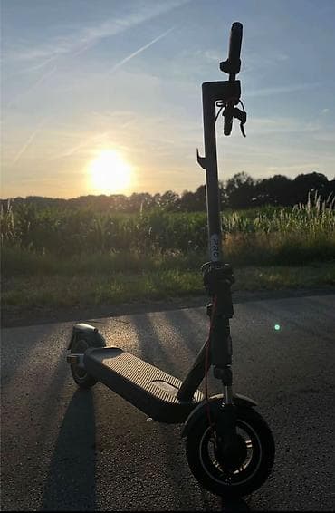 Skuter Xiaomi 5 Yaxsi veziyetdedir Suret 20/25 45/50 km gedir Masin