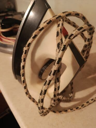 Məhsul: Elektrik ütüləri (2 ədəd) Təsvir: - Klassik elektrik ütüləri