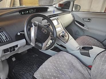 tesla disk: Toyota Prius: 1.8 l | 2013 il — 5