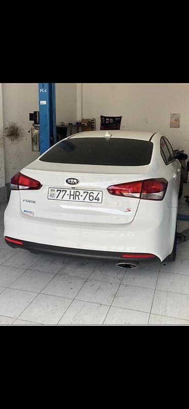 maşın balaca: Maşın müəllim tərəfindən çox səliqəli şəkildə idarə olunub.original — 2