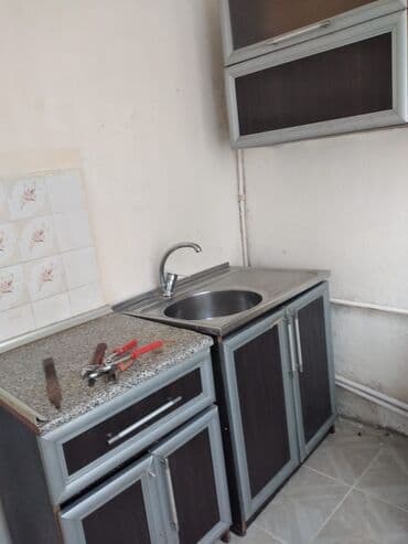 binəqədidə kiraye ev: Bakixanov qəsəbəsi(Razin),Vahid şadlıq sarayın yanında,2/5 binada 2 — 6