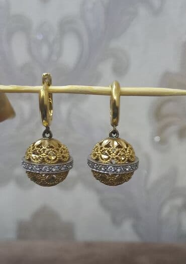 italyan qizili: Dəstə daxildir: Üzük, Sırğa, Kulon, Sarı qızıl, 585 Əyar, 23 g — 2