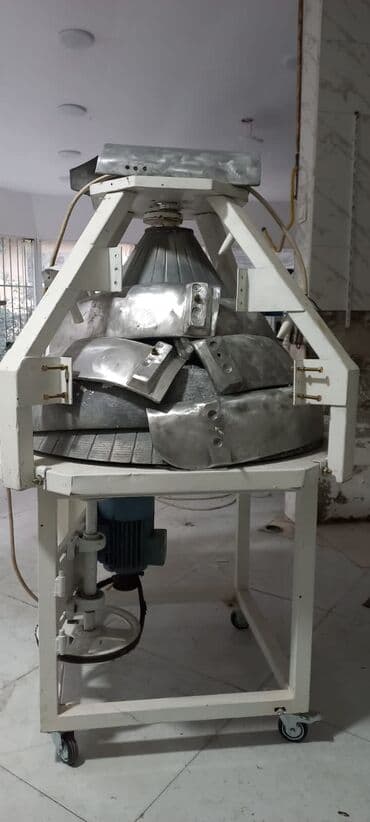 Avtoservis avadanlıqları: Xəmir kündeleyen. Aparat özu tam işləkdir. Ustunun demirinin 1i kemdir — 1