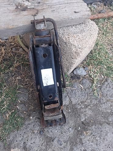 Avtomobil üçün mexaniki domkrat (015 - Tip: Qayçı tipli mexaniki