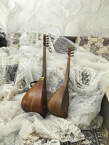 Məhsul: 2 ədəd saz (aşıq sazı) Təsvir: - Uzun saplı, armud formalı