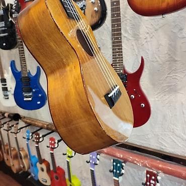 gitara cexolu: Ukulele Mahalo MH2VNA Simlərin sayı: 4 Simlər:Aquila Super Nylgut — 3