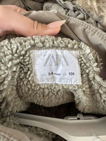 детская зимняя парка: Uşaq qış geyimləri – 2 ədəd qalın kürklü parkalar 1) DKNY Jeans 4 yas — 4