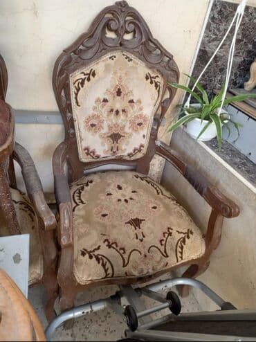 стул: 4 eded var her biri 50 manatdir temiz taxdadir el isidir.deqiq — 1