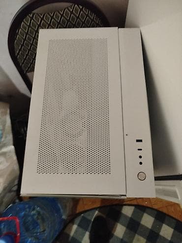 Gamemax ağ rəngli Mid-Tower kompüter korpusu - Temperli şüşə yan — 3