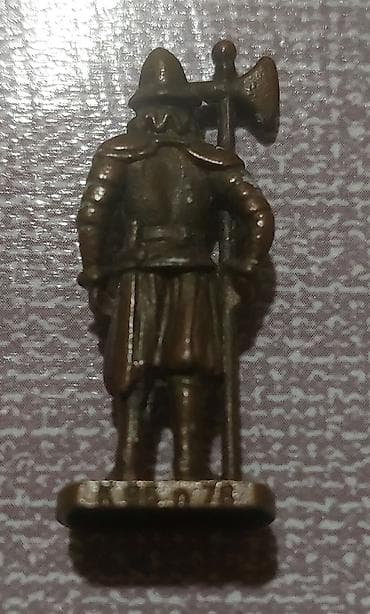 leqo oyuncaqlari: Metal miniatür fiqur – orta əsr halberdçi/mühafizəçi - Material — 2
