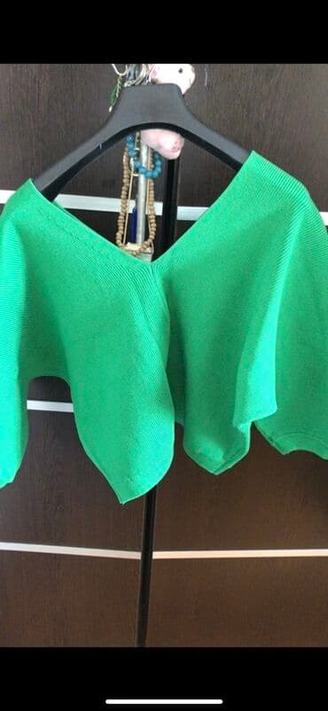 vadalaska türkçe ne demek: Yaşıl rəngli trikotaj ponço - Model: geniş kəsimli, aşağı hissəsi — 1