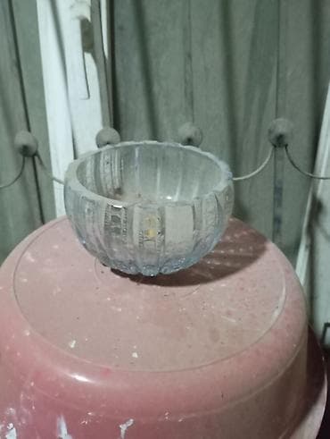 Şüşə dekorativ qab - Material: qalın, şəffaf şüşə - Forma: yarımkürə