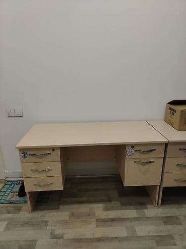 İşçi üçün, Dördbucaq masa