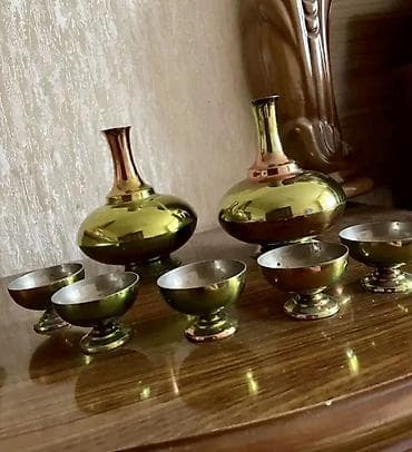 Коньячный набор Ереван мельхиор СССР. Два графина и 5 рюмок, высота