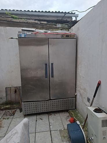 Sənaye tipli iki qapılı soyuducu şkaf - Korpus: paslanmayan polad