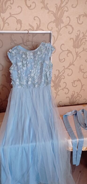 qadın geyimləri və qiymətləri: Qadın geyimləri dəsti – 3 ədəd paltar 1) Ağ-qara zolaqlı paltar - — 3