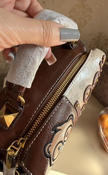 Eynəklər: Əl çantası — 3