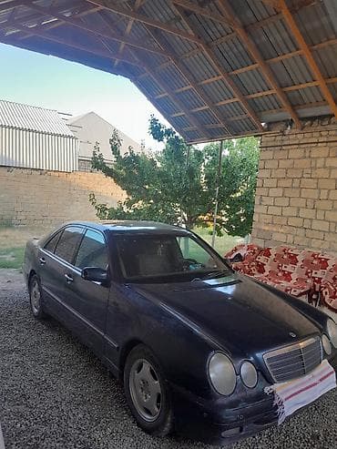 mercedes e220 cdi: Mercedes-Benz E 220: 2.2 l | 1999 il Sedan — 3