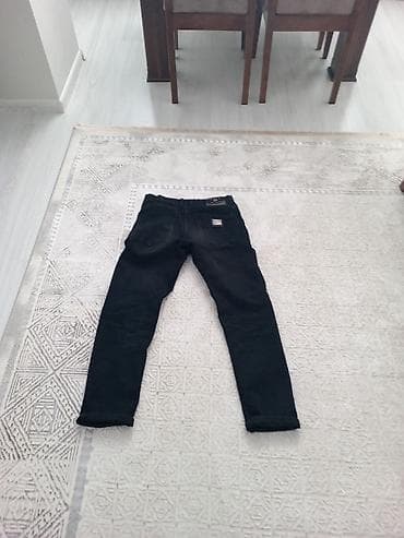 kisi cins salvar modelleri: Qara dar kəsimli cins şalvar - Rəng: Tünd/qara - Model: Slim/skinny — 3