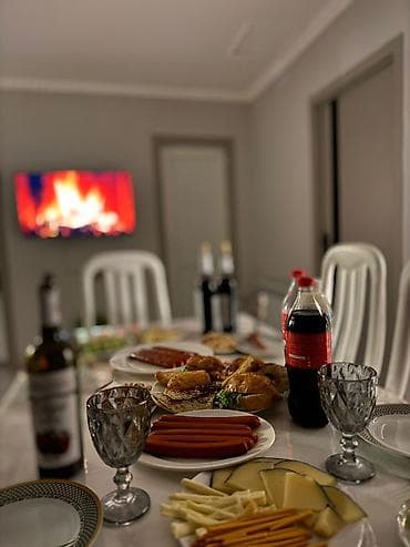uşaq mebeli genc oda: 🏡 Qəbələdə mərkəzdə dağ mənzərəli 8 nəfərlik sakit ərazidə yeni — 9