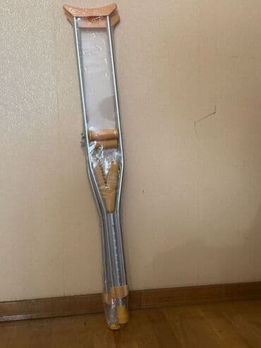 Yerimək üçün arabalar, çəliklər, əsalar, rollatorlar: Məhsul: qoltuqağacı cütü Təsvir: - Yüngül alüminium gövdə – möhkəm və — 2