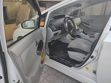 tesla disk: Toyota Prius: 1.8 l | 2013 il — 3