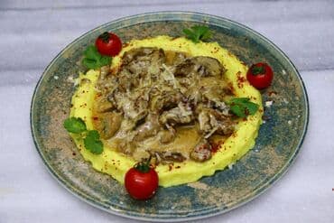 xaricde iş: Bas aspaz isi axtariram. 16 il is tebrubem var ki bunun da 10 ilini — 2