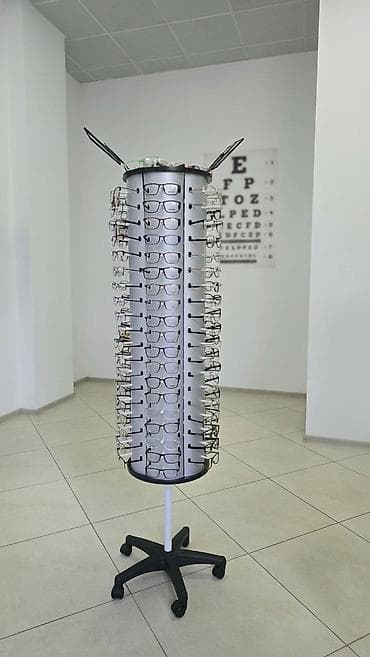 Fırlanan eynək vitrini/stendi Cəmi 3 ədəd mövcuddur. 1- 80 AZN 3 — 1