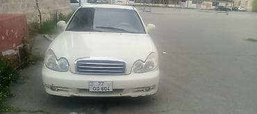 Hyundai Sonata: 2.7 l | 2002 il Sedan