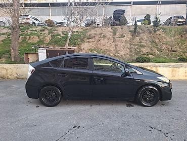 qalmaq şərti ilə prius: Toyota Prius: 1.8 l | 2010 il Hetçbek — 4