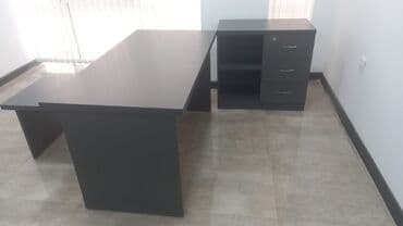 2 nəfərlik yazı masası: Ofis mebelləri dəsti Tərkib: - Direktor masası: qara rəngdə, geniş iş — 4