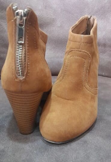 qadınlar üçün demisezon zamşa botfortlar: Qadın üçün qısa çəkmə/ankle bot - Rəng: karamel/qəhvəyi - Material — 1