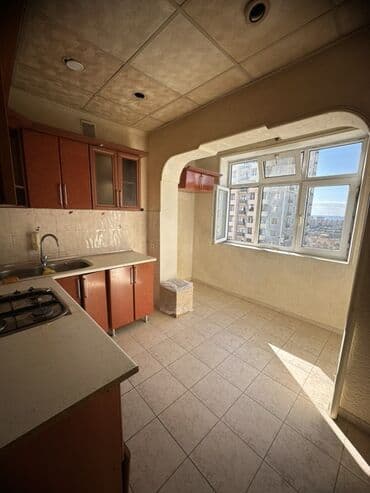 xacmaz kiraye: Bakı, Yeni Günəşli Massiv D, 3 otaqlı, Köhnə tikili, m. Neftçilər, 75 kv. m — 4