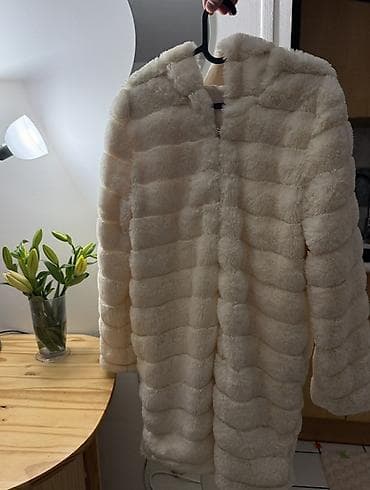 Ağ rəngli süni kürk palto Parisden alinib -90 avro 40-42 beden — 1