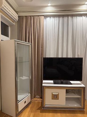 ruminya mebelleri: Qonaq otağı üçün mebel dəsti Tərkib: - Geniş güzgülü konsol/komod — 3