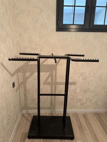 Mağaza üçün metal aksessuar/geyim asılqanı – 4 tərəfli, təkərli baza