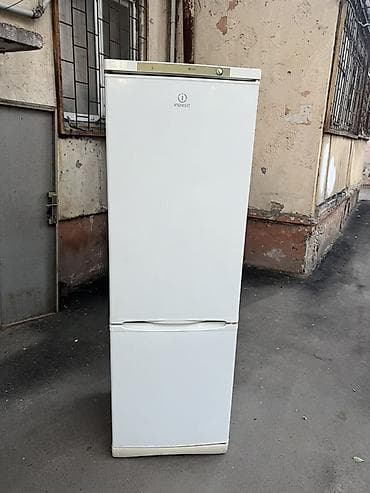 2 qapılı Indesit Soyuducu Satılır, rəng - Ağ