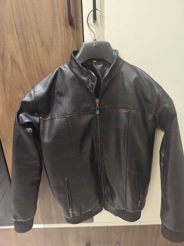 купить кожаную куртку в баку: Qara dəri görünümlü kişi jaketi - Model: qısa kəsim, stand-yoqa — 1