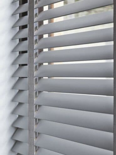 qapi ucun perdeler: - Zərif, müasir görünüş: hamar, vahid səth və incə alt profil ilə — 2