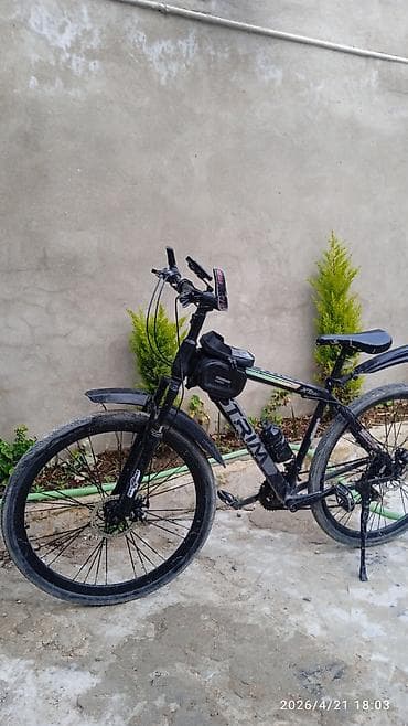 TRINX X1 dağ velosipedi - Çərçivə: yüngül ərintili, qara-yaşıl