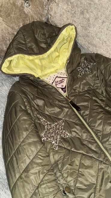 Kabrolar: Qız uşaqları üçün kapüşonlu yüngül qış gödəkçəsi - Rəng: zeytun — 2